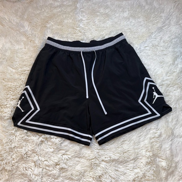 Jordan mens large Black/white athletic Shorts no liner 5.5” inseam - Picture 1 of 10